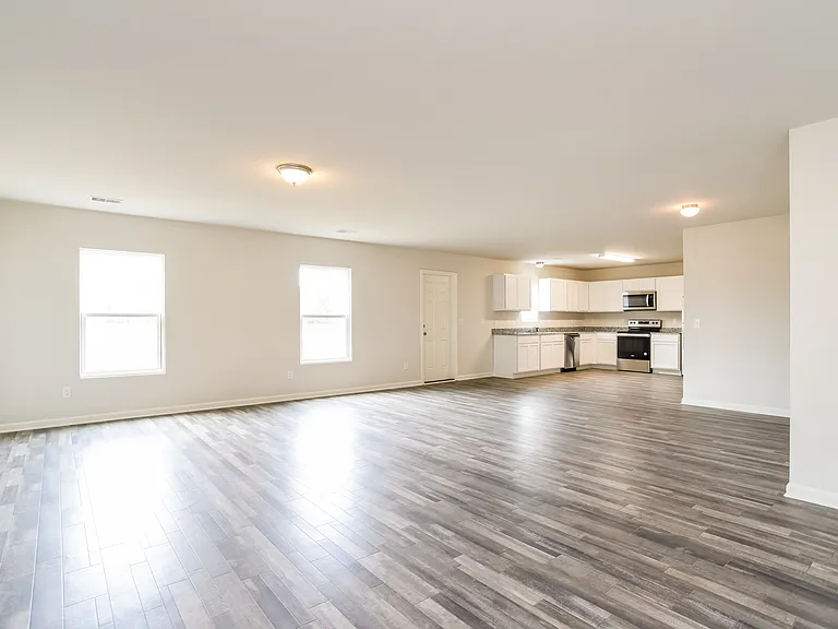 4033 Lake Russell Dr — Photo 6