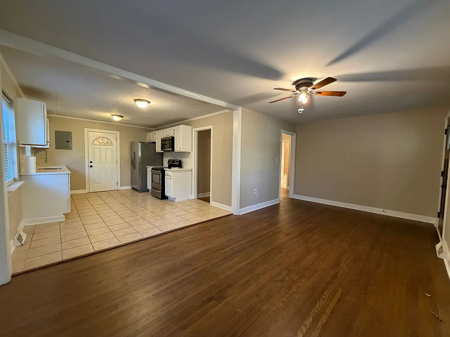 Updated Cottage with a country Setting — Photo 4
