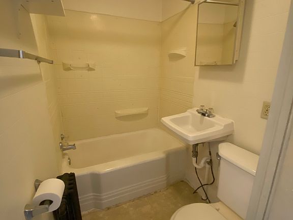 4th image of 421 Wilson Ave E #4