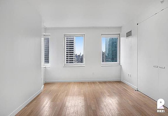 4th image of 70 W 45th St #41B
