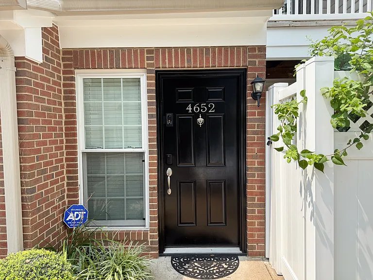 4652 Lawton Way — Photo 1