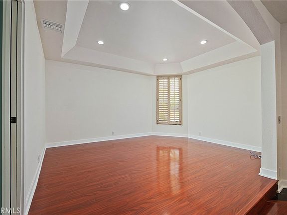 5th image of 5333 Zelzah Ave APT 102