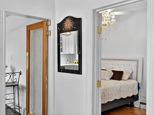 687 Avenue East image 17 of 32