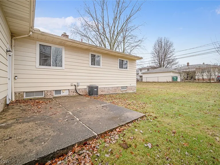15067 Rochelle Dr — Photo 25