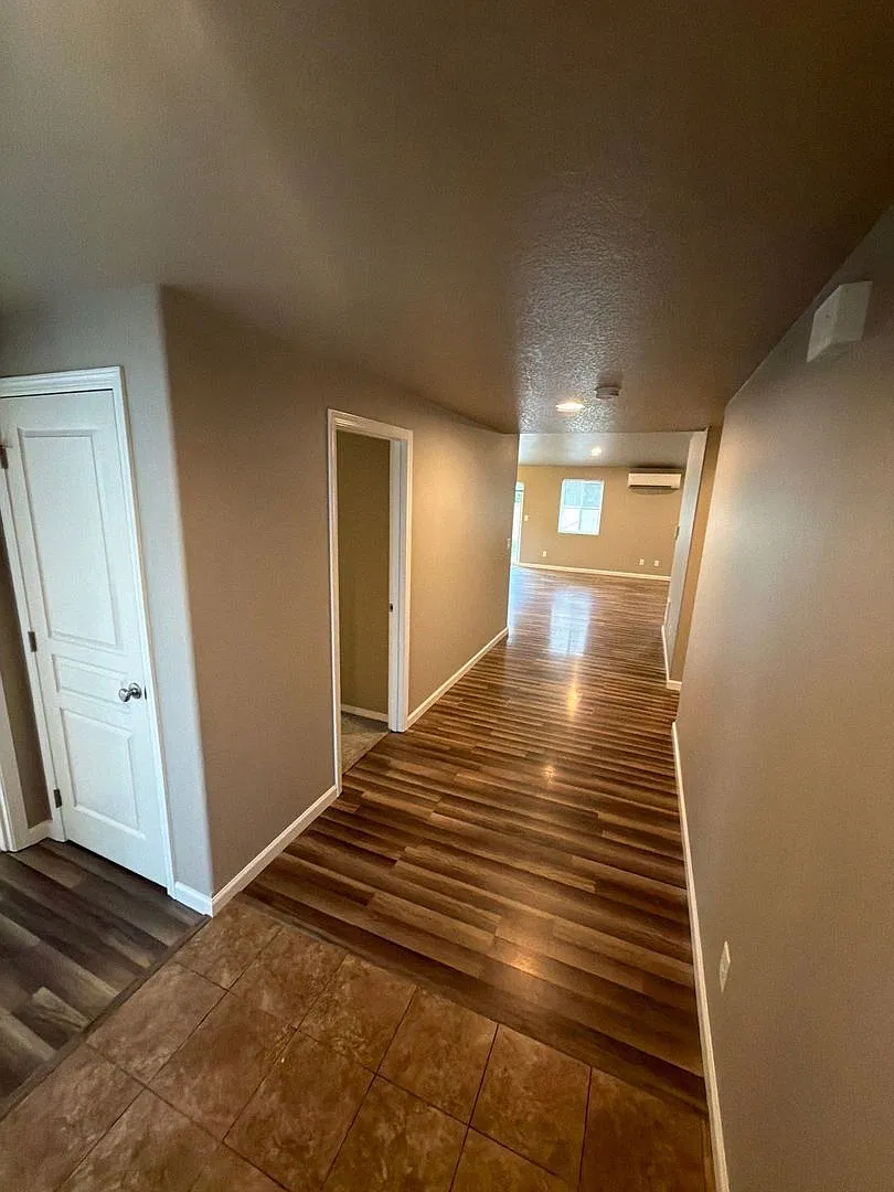 3 bed, 2.0 bath, 1412 sqft, $2,200 — Photo 2