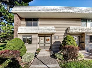 17 Cedarland Ct #17, Cromwell, CT 06416