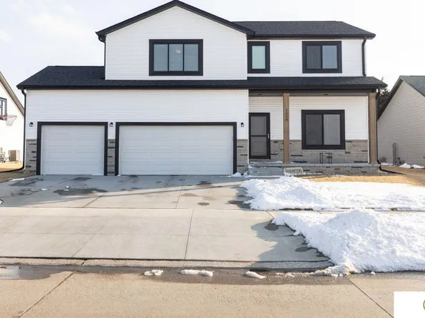 2028 E 17th St, York, NE 68467
