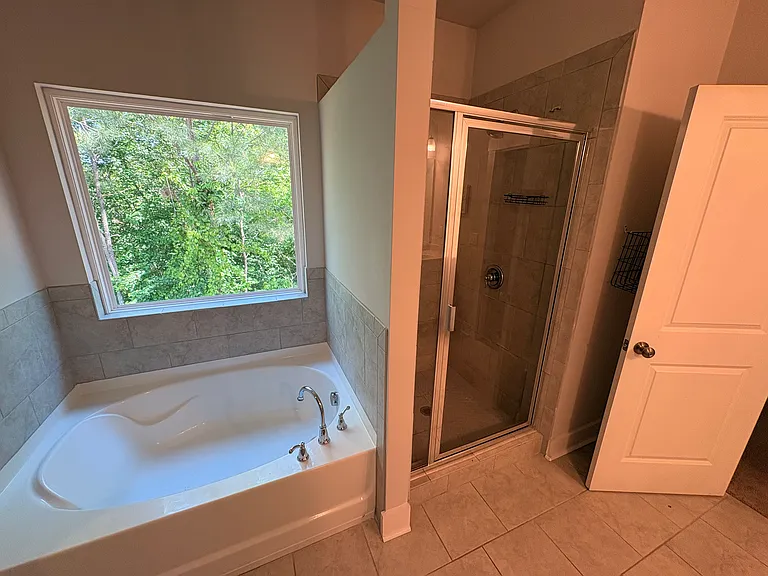 370 Crestbrook Ln — Photo 22