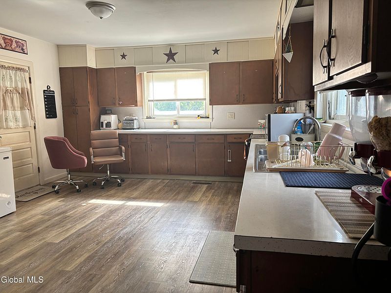 3rd image of 109 Rose Street