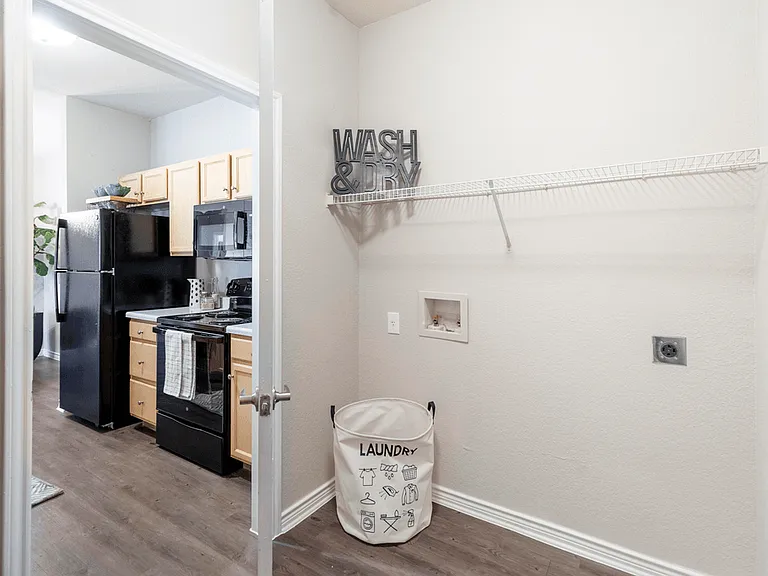 Park Place at Loyola Apartments — Photo 33