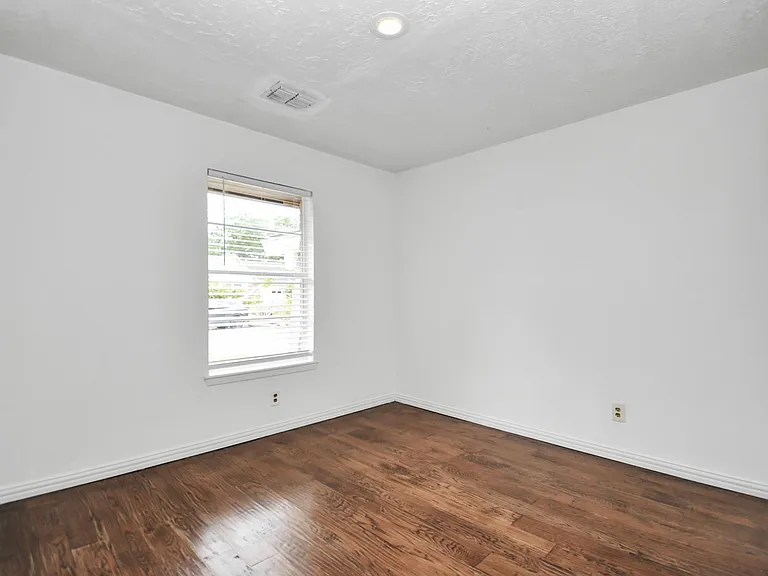 10131 Kent Towne Ln — Photo 12