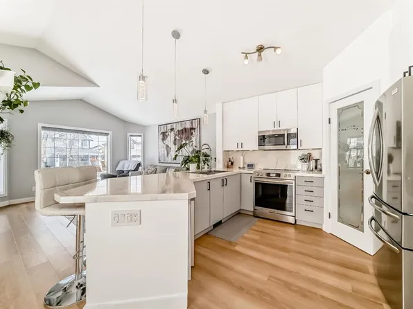 45 N Hidden Hills Way NW, Calgary, AB T3A 5T1