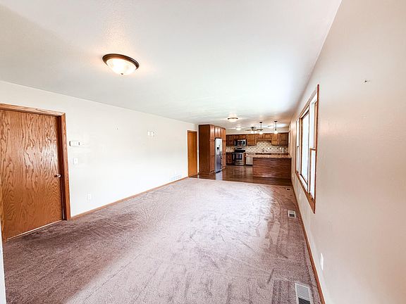 4th image of 409 3rd Ave