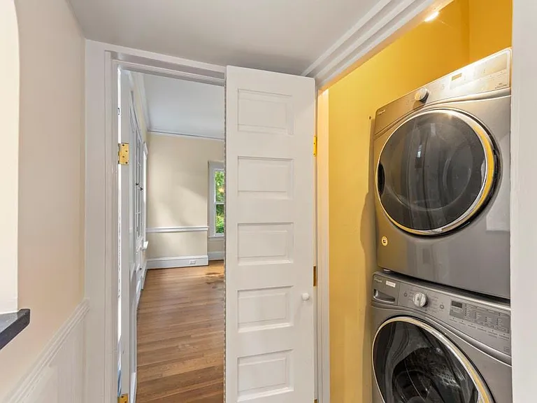 327 Adams St — Photo 14