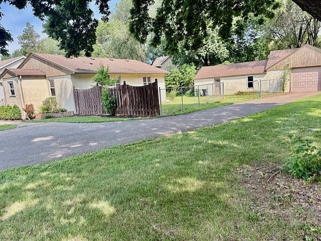 2nd image of 605 Tanglewood Dr