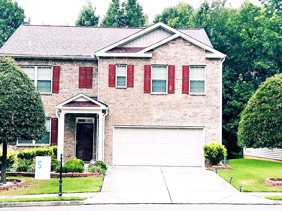 829 Blue Hill Ln