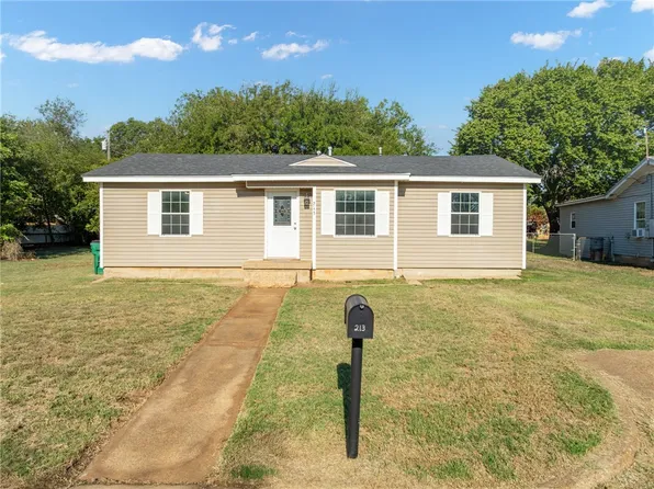 213 McLennan Rd, Mc Gregor, TX 76657