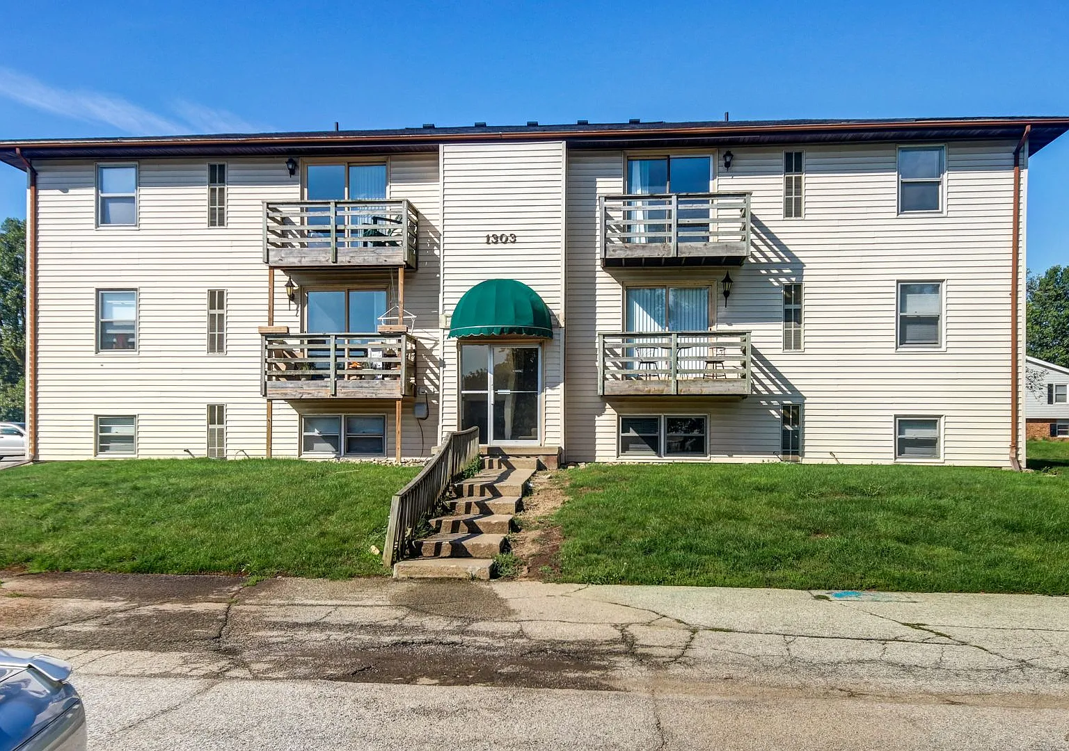 Lakewood Terrace Apartments — Photo 1