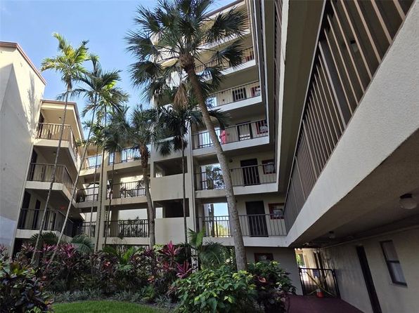 2320 S Cypress Bend Dr APT 106