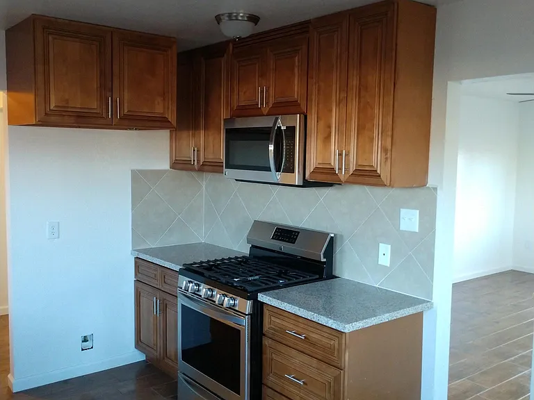 2090 Poplar St #4 — Photo 3