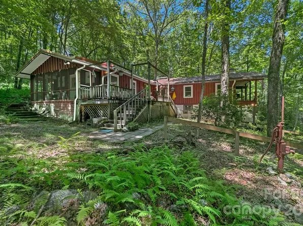 1332 Golden Rd, Lake Toxaway, NC 28747