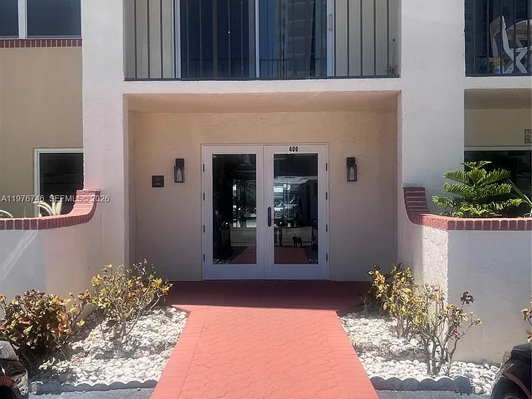 400 N Riverside Dr #410 — Photo 39