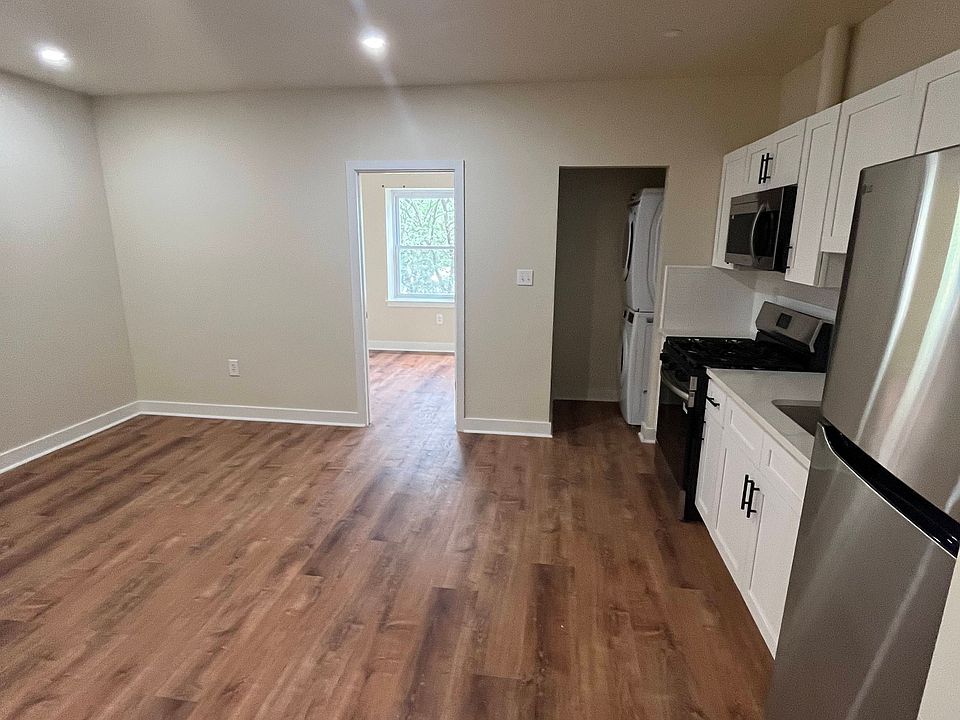 Living Room/Kitchen
