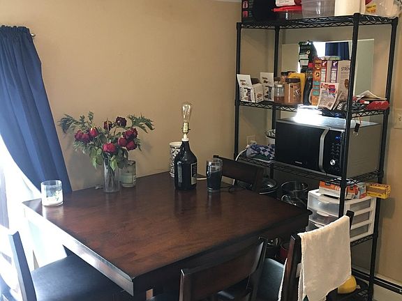 4th image of 514 N 10th Ave E #2