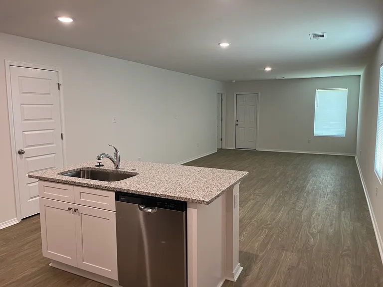 410 Moonlight Graham Blvd — Photo 2