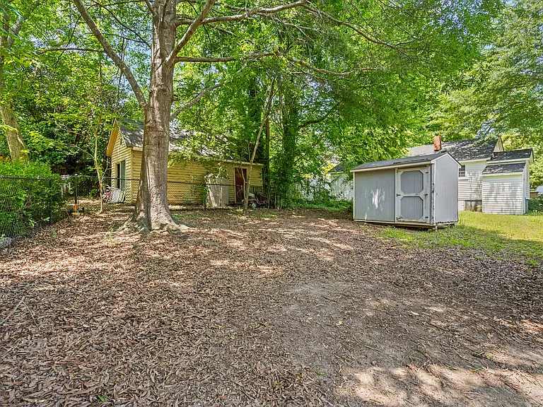 320 Clay St — Photo 23