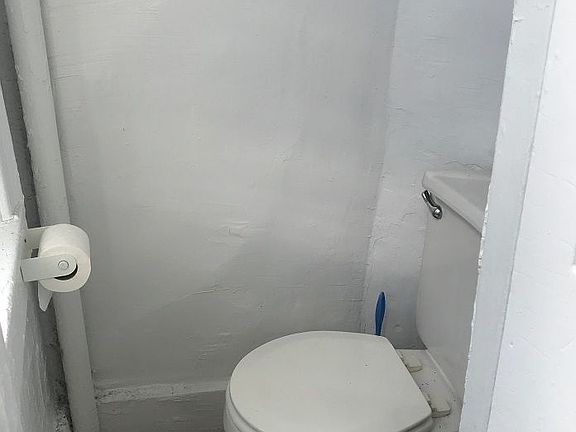 4th image of 119 Elizabeth St APT 20