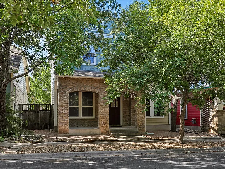 1917 McCloskey St — Photo 2