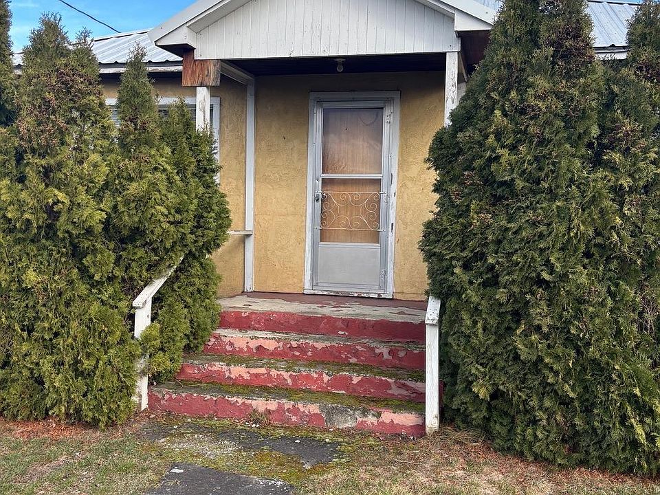 1st image of 3313 4th St