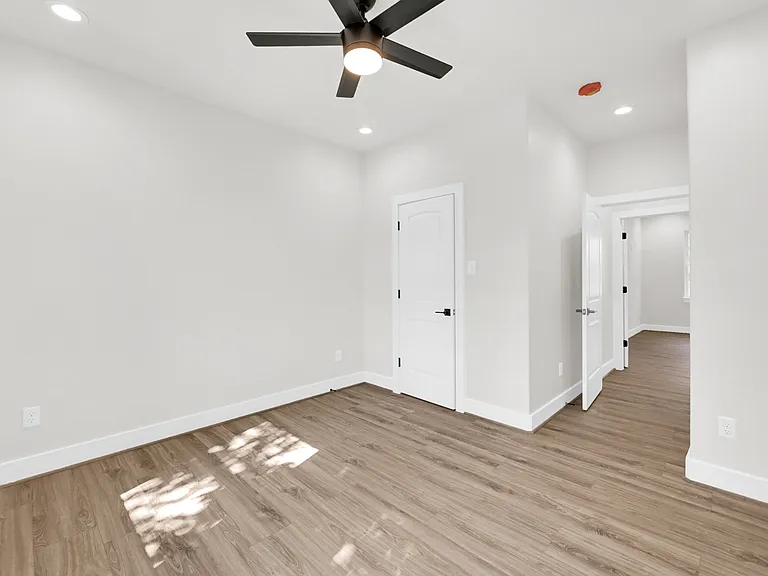 715 Service St #B — Photo 18