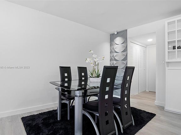 5th image of 12 Richmond Cres #B