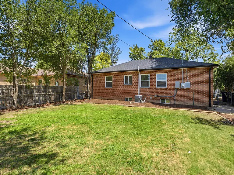 1227 Ash St — Photo 21