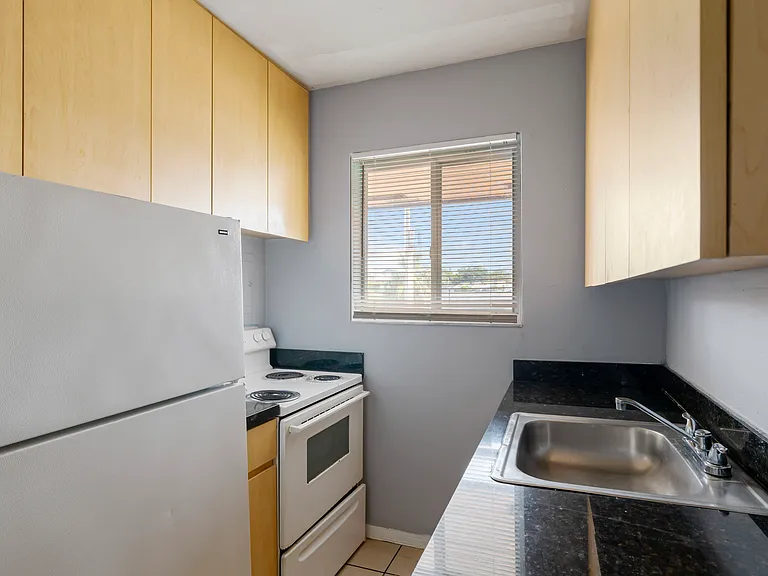 936 NW 6th St #7 — Photo 3