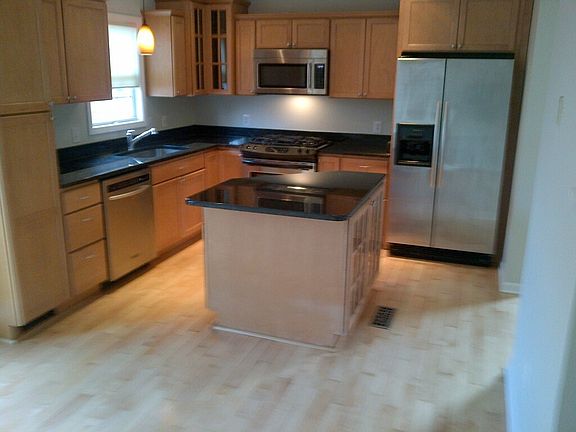 Kitchen w/Granite, Stainless, Hardwoods
