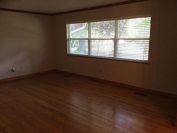 2nd image of 220 Victor Dr