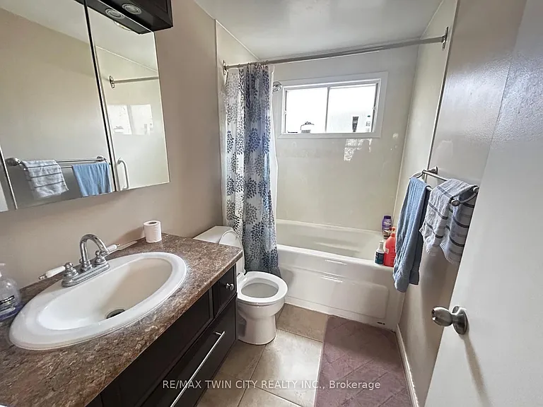 254 Camille Cres — Photo 11