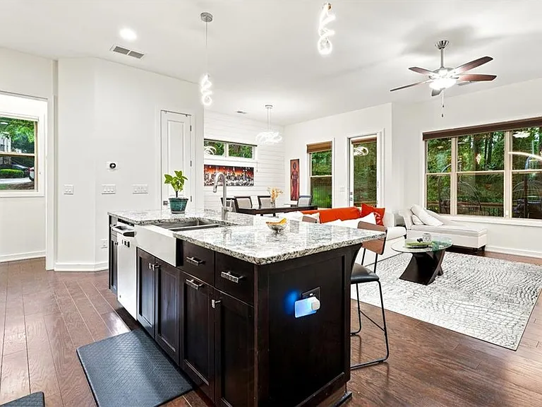 826 Canterbury Overlook NE — Photo 11