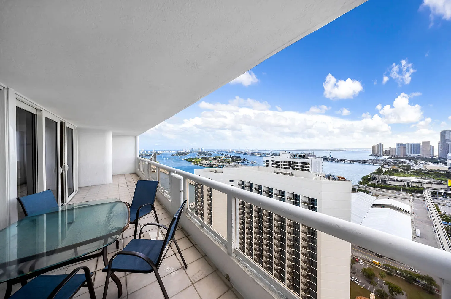 3 bed, 2.0 bath, 1819 sqft, $7,293 — Photo 3
