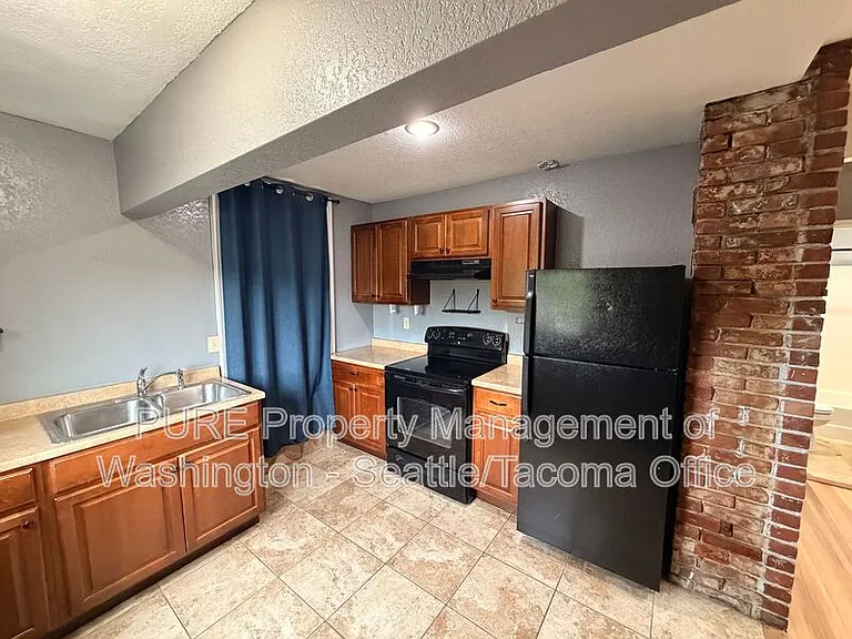 802 9th St SW #1/2 — Photo 4