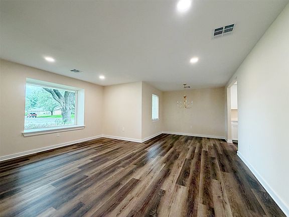 5th image of 4909 Loch Lomond Dr