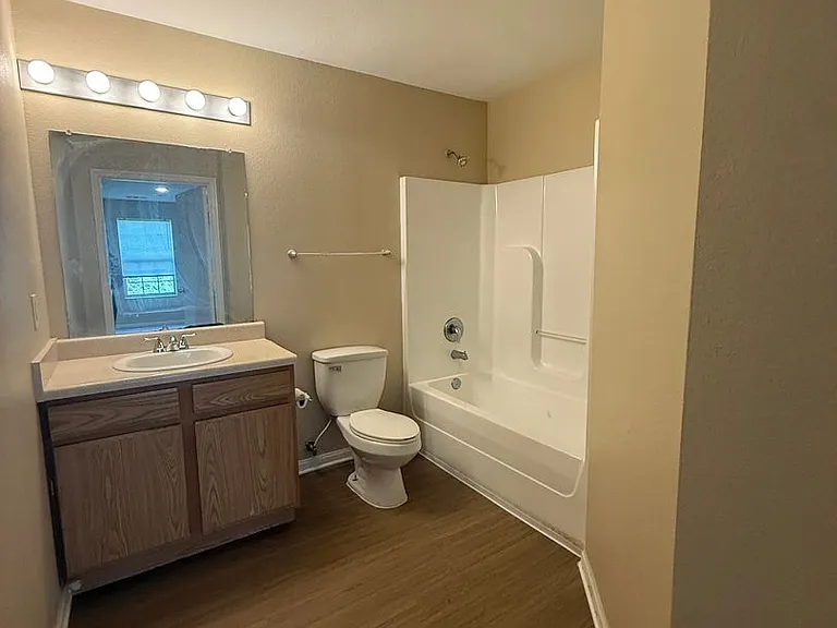 Highlands Apts — Photo 35