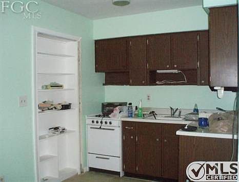 4th image of 9 Vineyard St