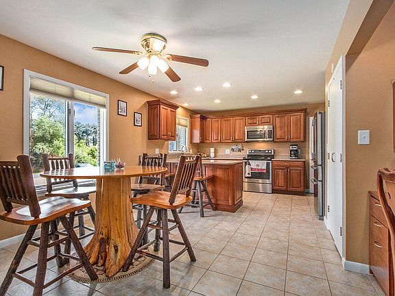 3rd image of 3386 Meadow Ln