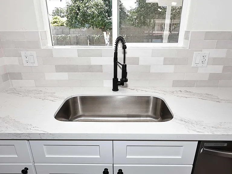10537 W La Jolla Dr — Photo 12