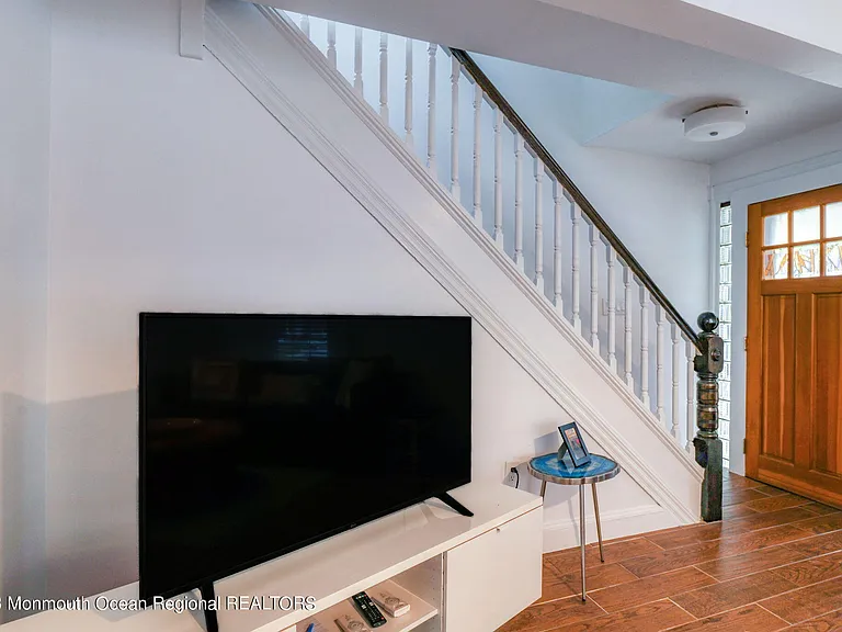 819 Dunlewy St — Photo 11