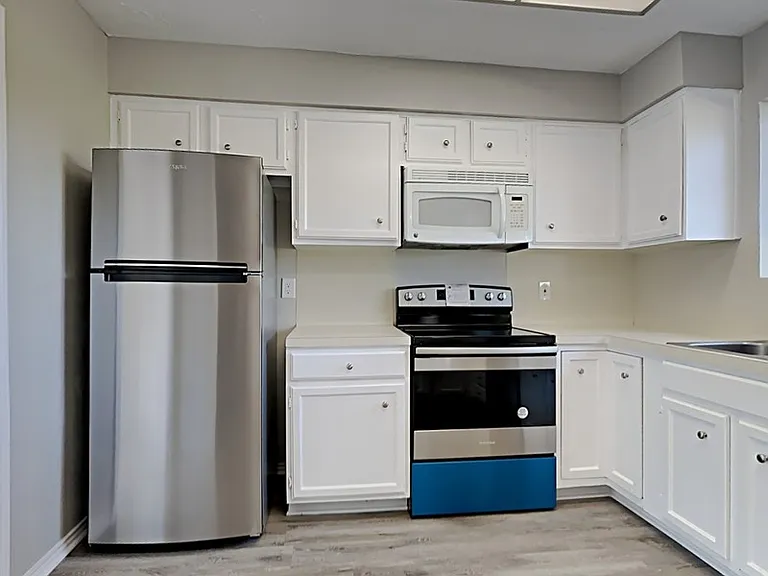 3310 Hampton Dr — Photo 5